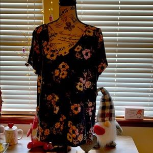 Torrid shirt barely worn size 2